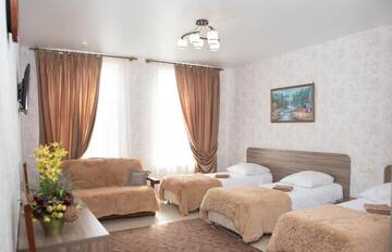 Фото номера Стандартный трехместный номер Гостиница Villa Vida г. Рассвет 3