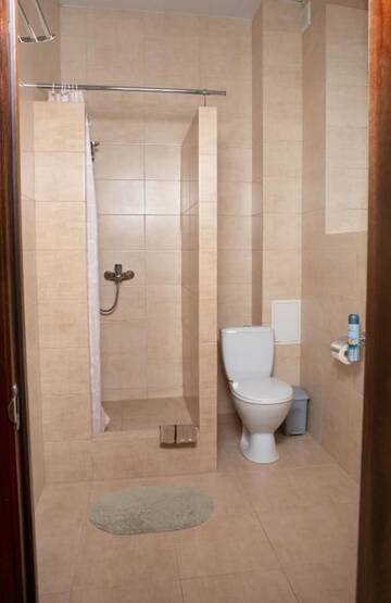 Фото номера Стандартный трехместный номер Гостиница Villa Vida г. Рассвет 5